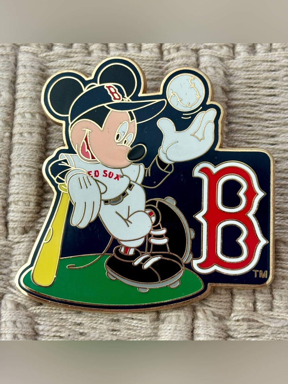 DISNEY 2006 Boston Red Sox Mickey Mouse Major League Baseball Pin